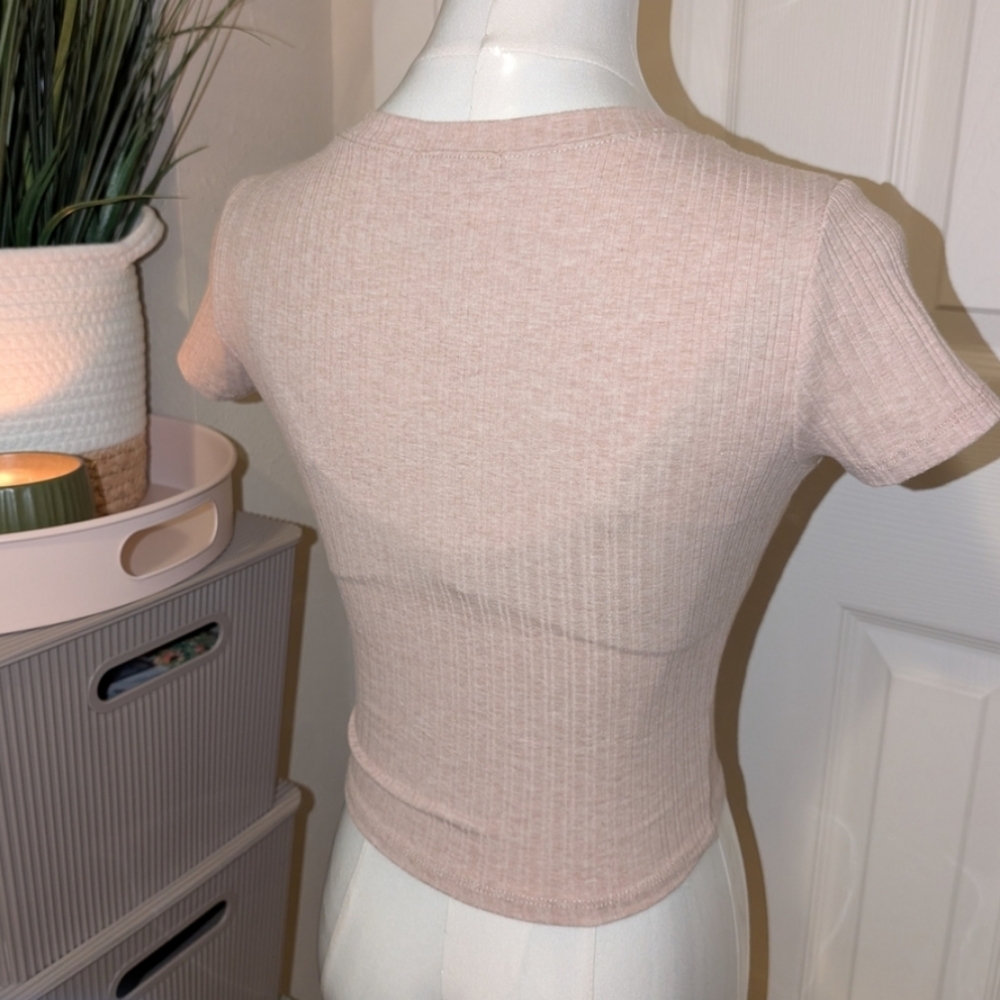 🩷👕💚 4 Fitted Short Sleeve Ribbed Crop Tops (EUC barely worn!) - Picture 13 of 16